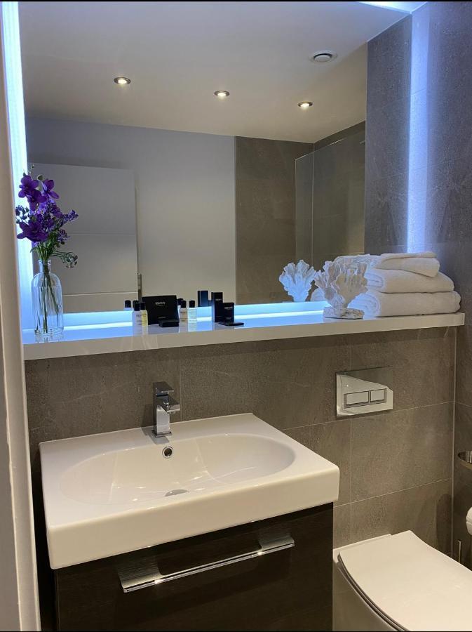Mnitri Apartment Luton  Exteriér fotografie