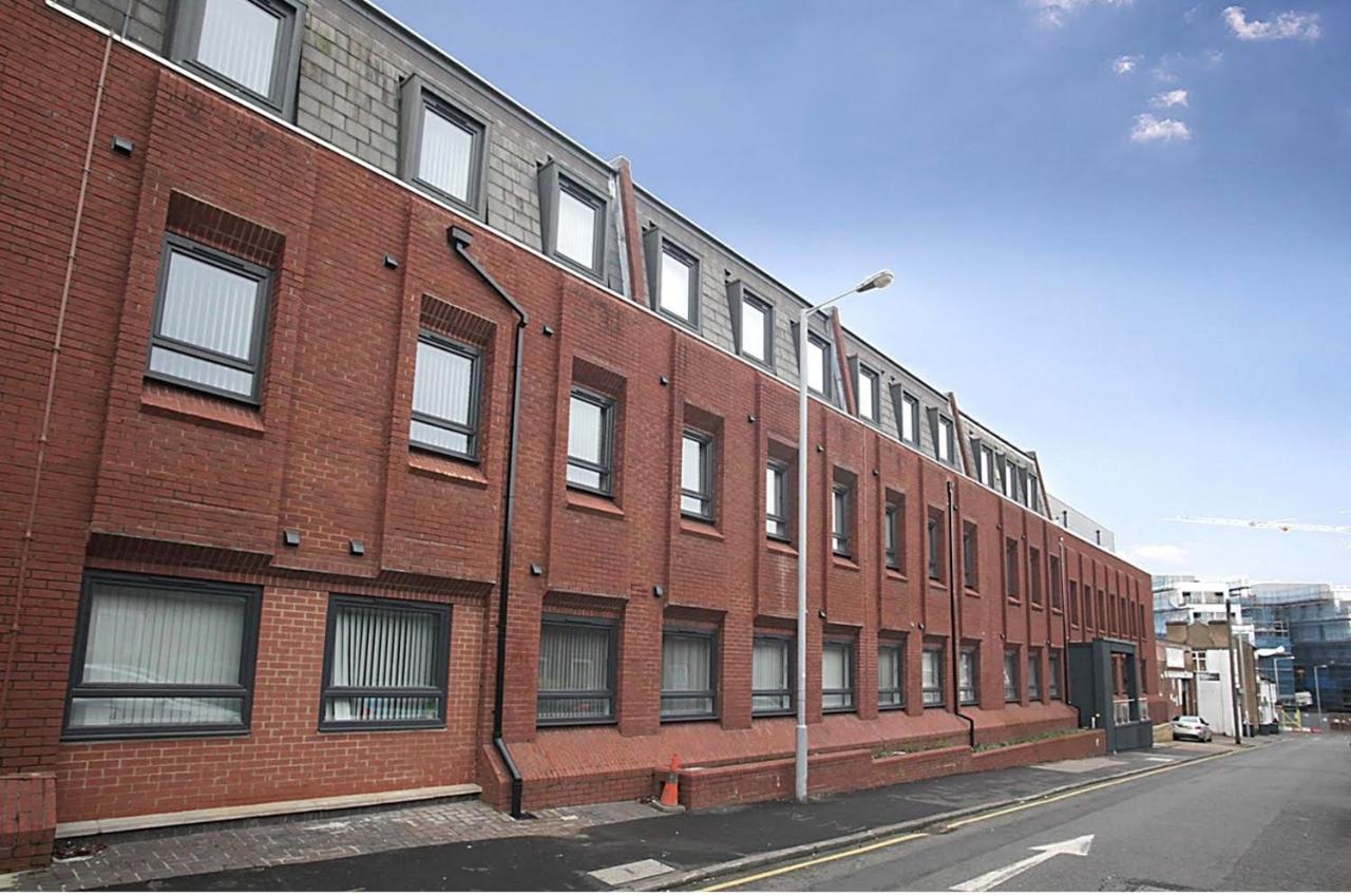 Mnitri Apartment Luton  Exteriér fotografie